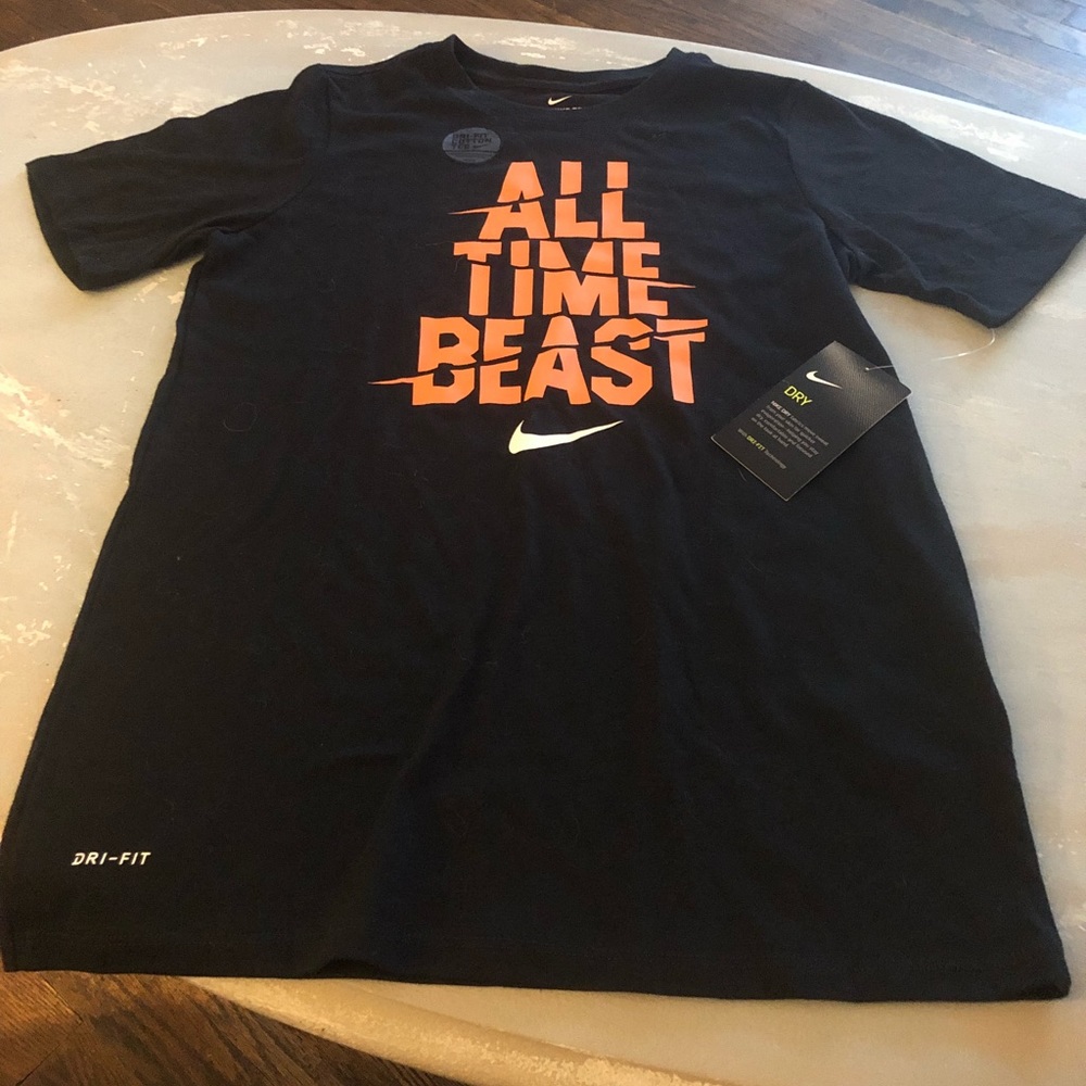 Nike Dri Fit Youth Large short sleeve tee